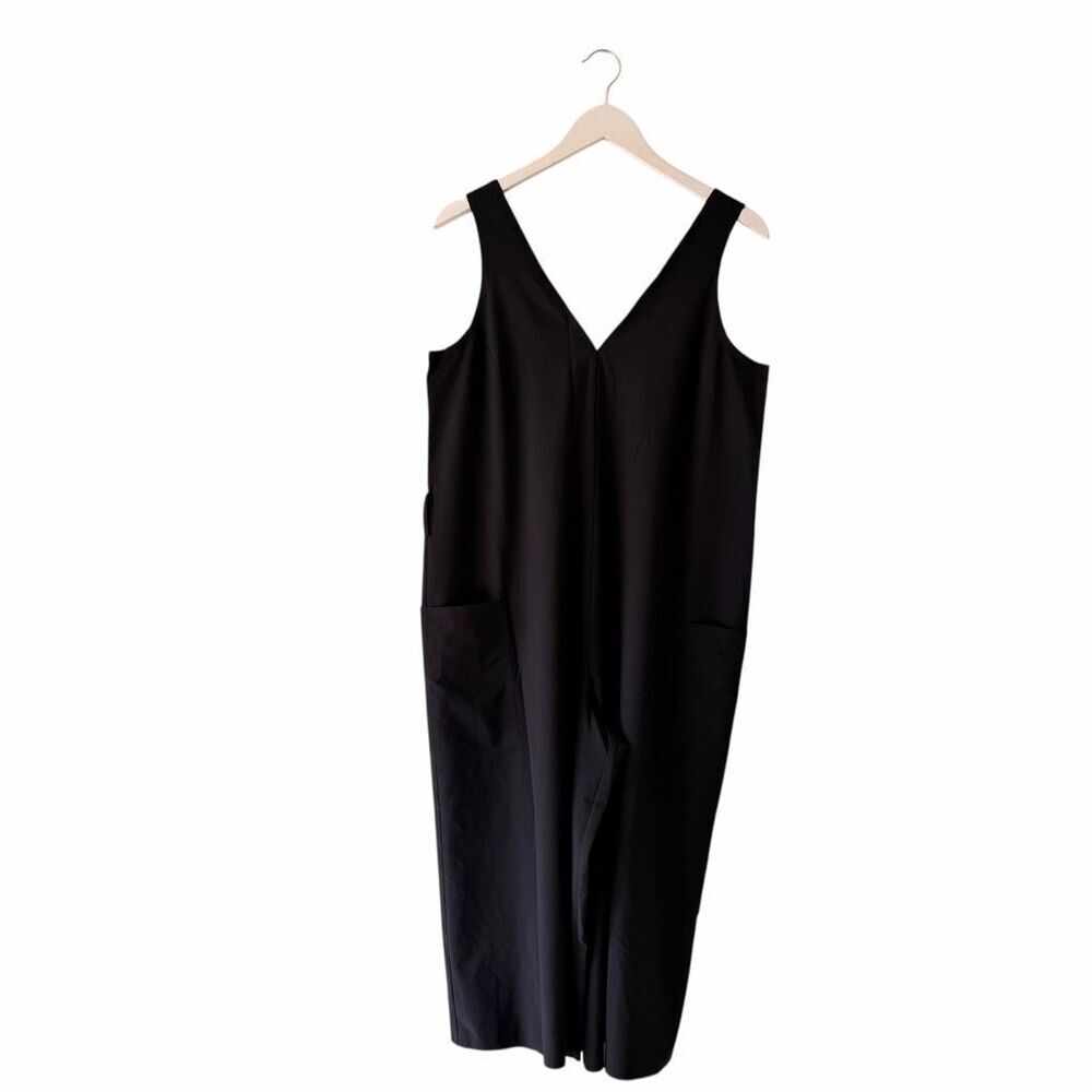 Athleta Jumpsuit Black Wide Leg Y2K  Pockets V Neck Belt Hooks SZ M #2567